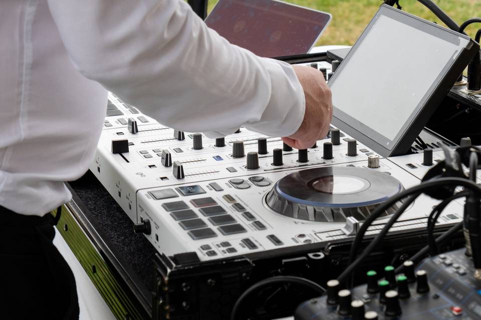 PHOTO ARRIÈRE_ TABLE DE DJ