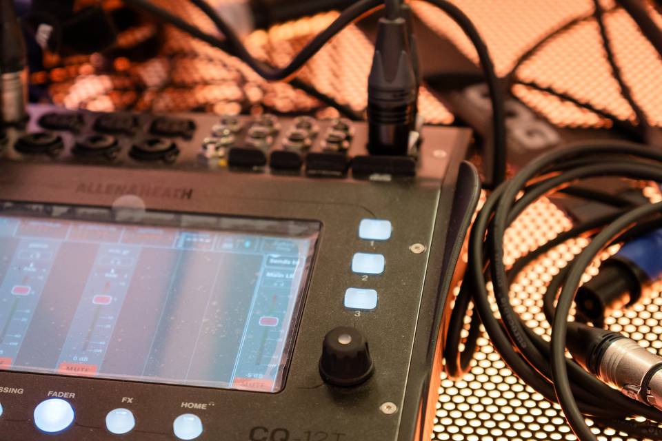 PHOTO DÉTAILS_ CONNEXIONS SONORES