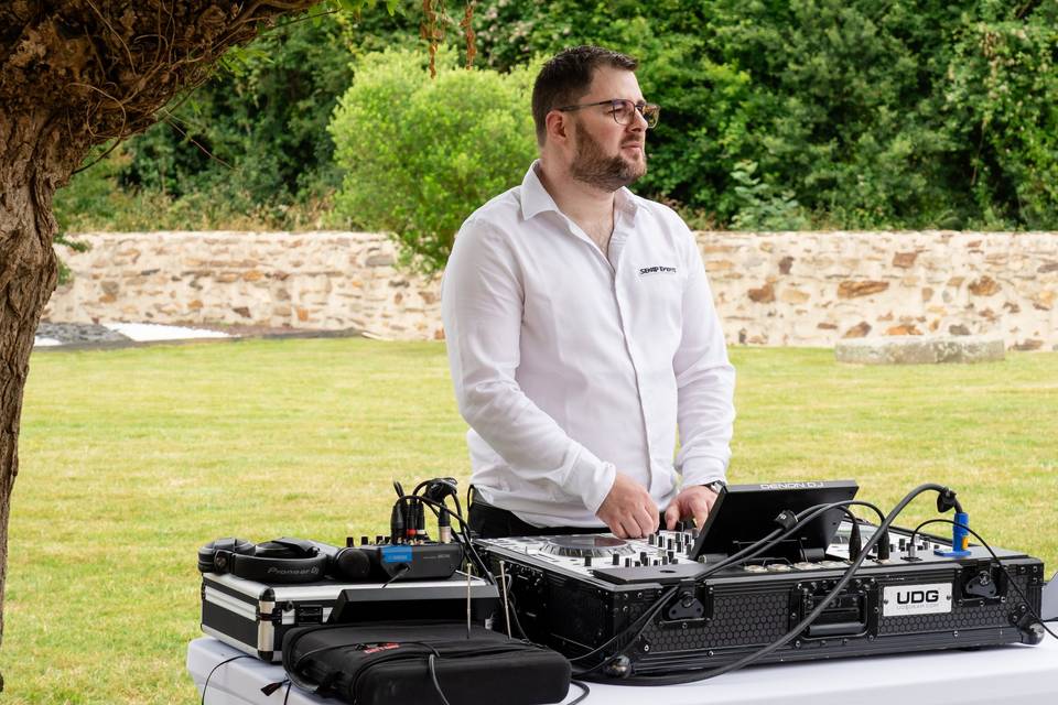PHOTO GÉNÉRALE_ DJ SET