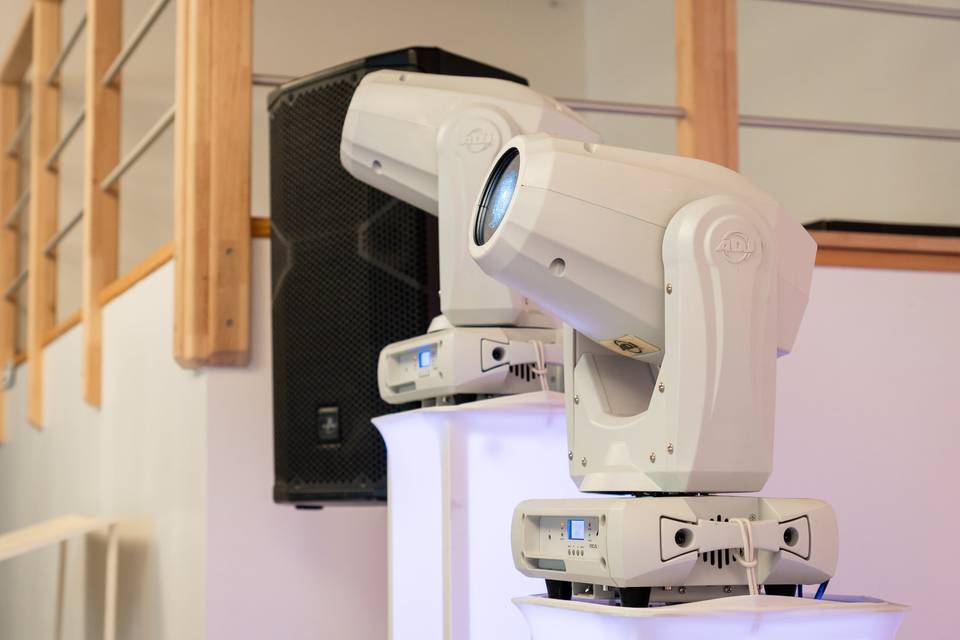 PHOTO LATÉRALE_ SPOTS D_ÉCLAIRAGE DJ