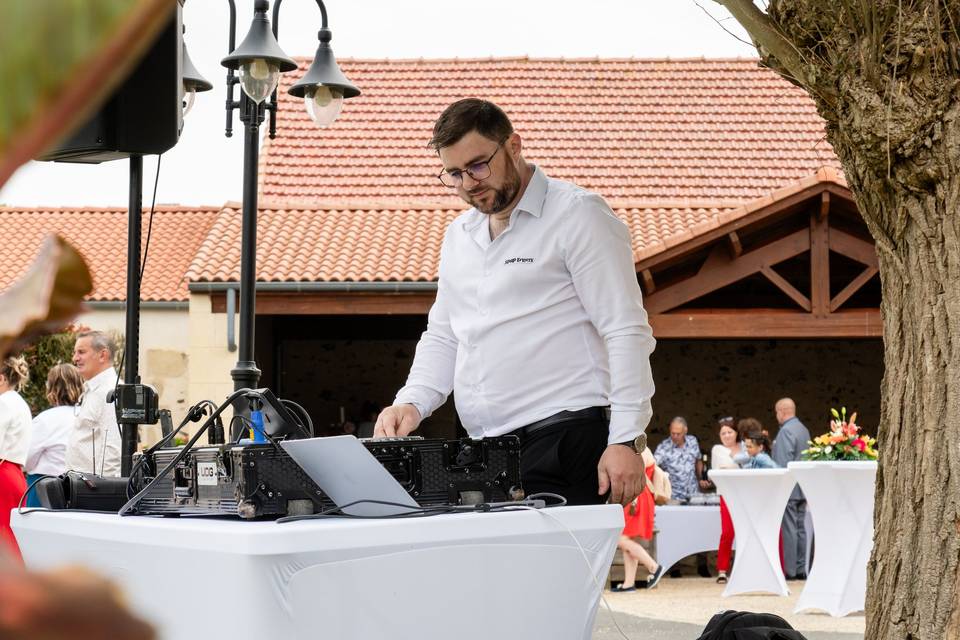 PLAN MOYEN LATÉRAL_ DJ