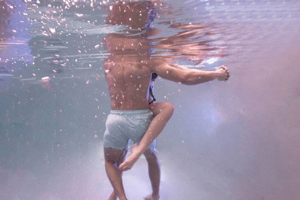 Séance couple sous l'eau