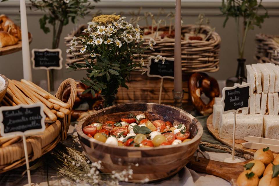 Buffet campagne chic.