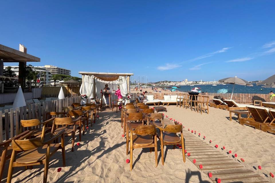 cérémonie sur le sable