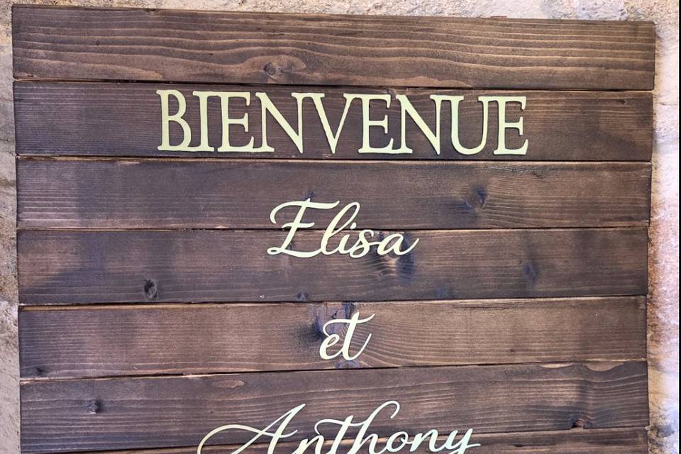 Panneau de bienvenue en bois