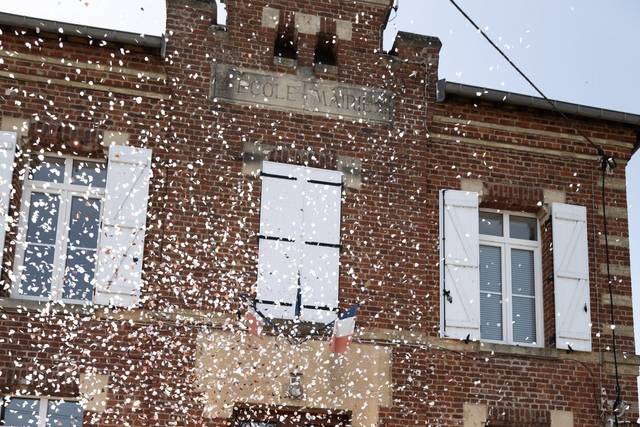 Sortie des mariés – mairie
