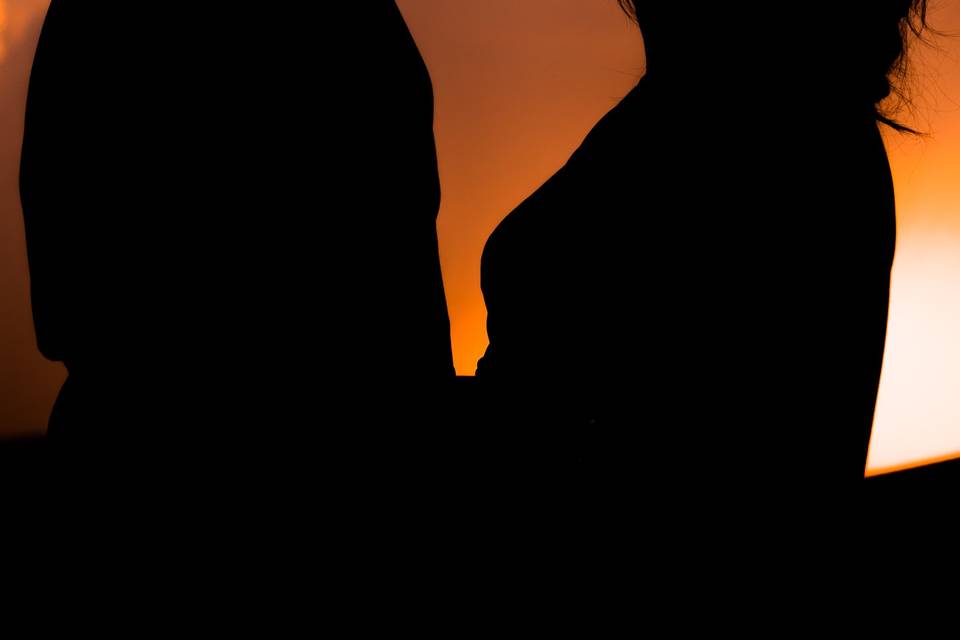 Couple au coucher du soleil