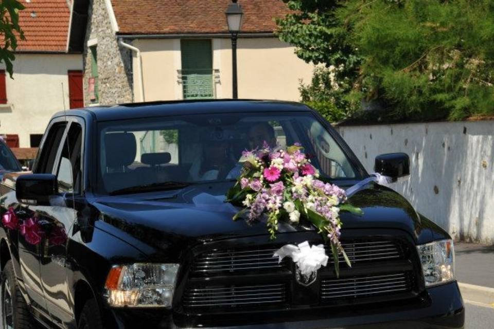 Composition florale voiture