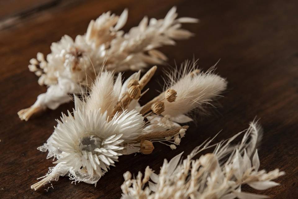 Boutonnières fleurs séchées