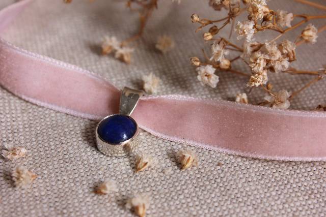 Ras de cou velours et lapis