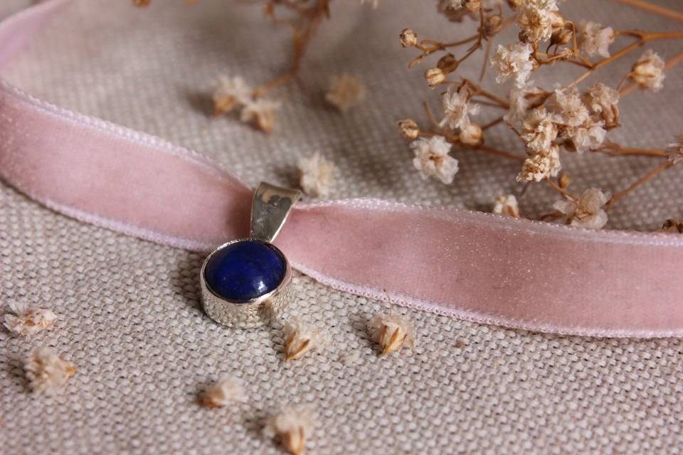 Ras de cou velours et lapis