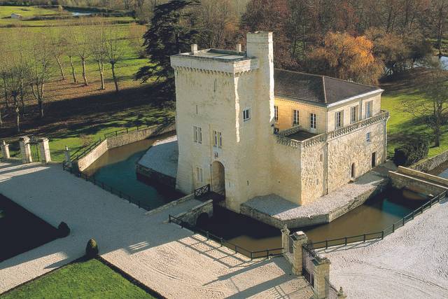 Château La Tour Carnet