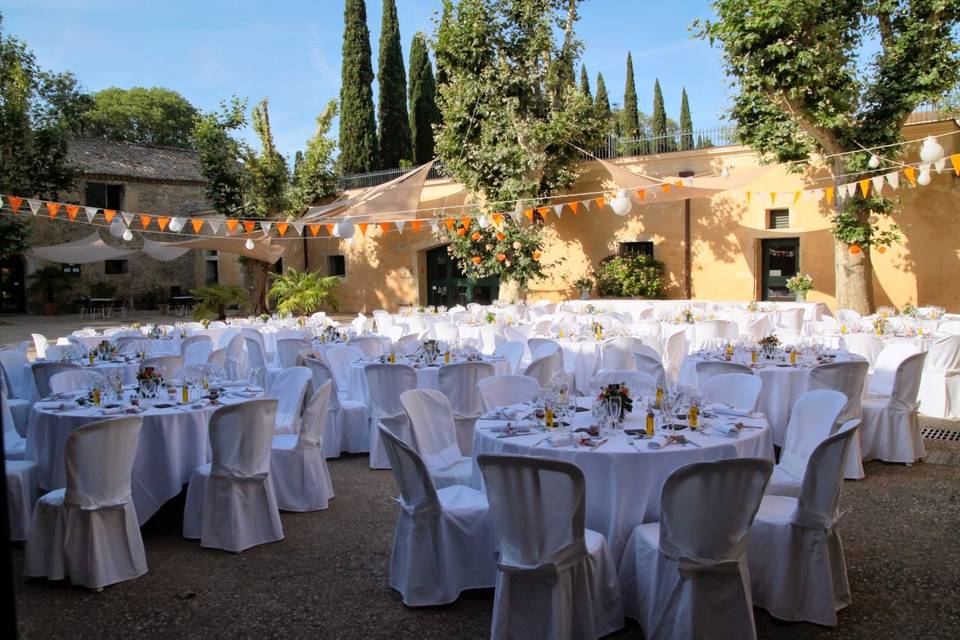 Dîner dans la cour