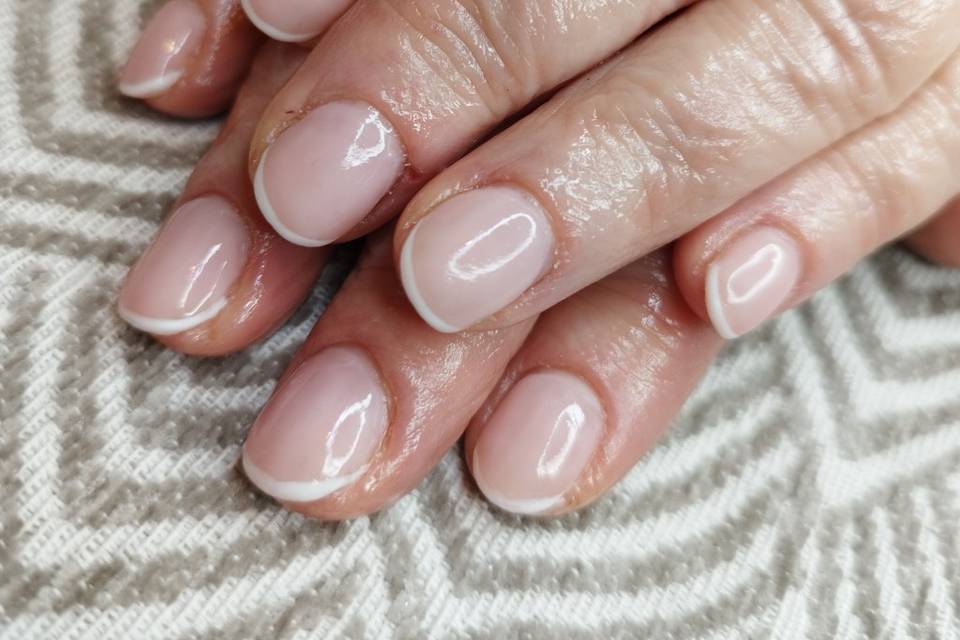 Gel sur ongles naturels