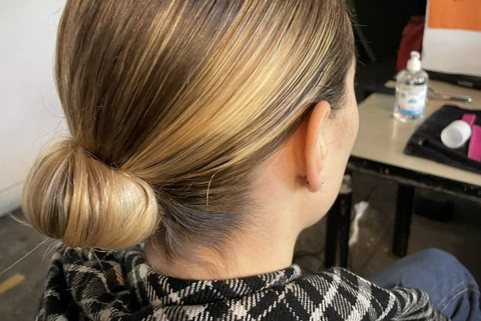 Chignon plaqué élégant