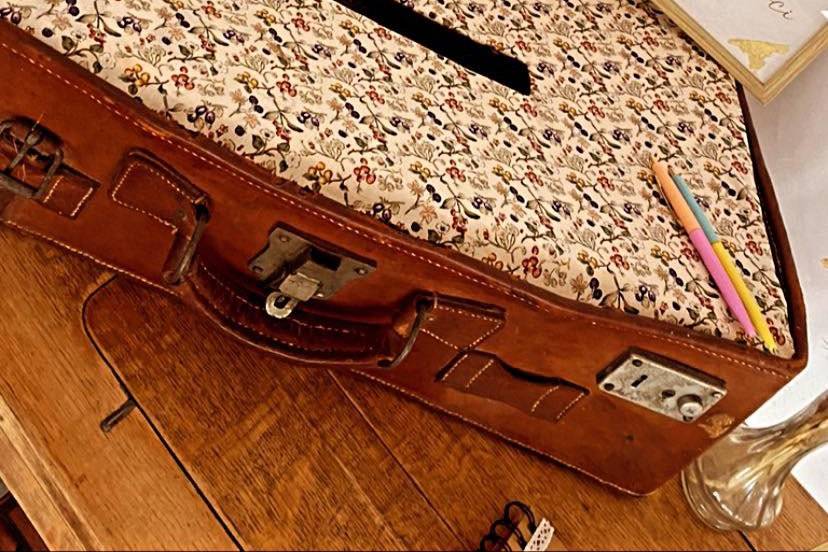 Valise vintage urne