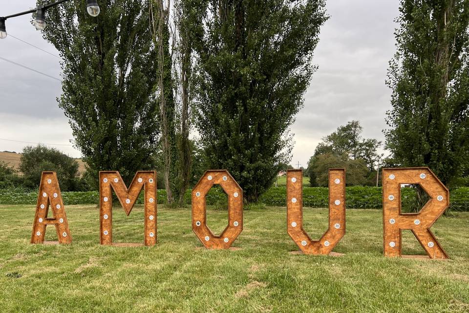 Nos lettres géantes lumineuses