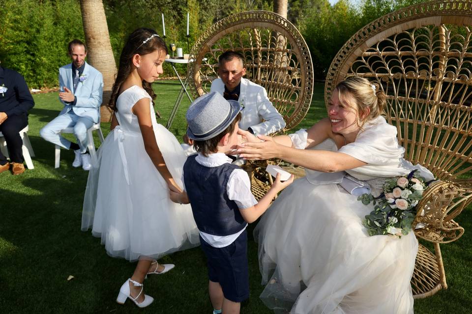 Enfant des mariés et invités