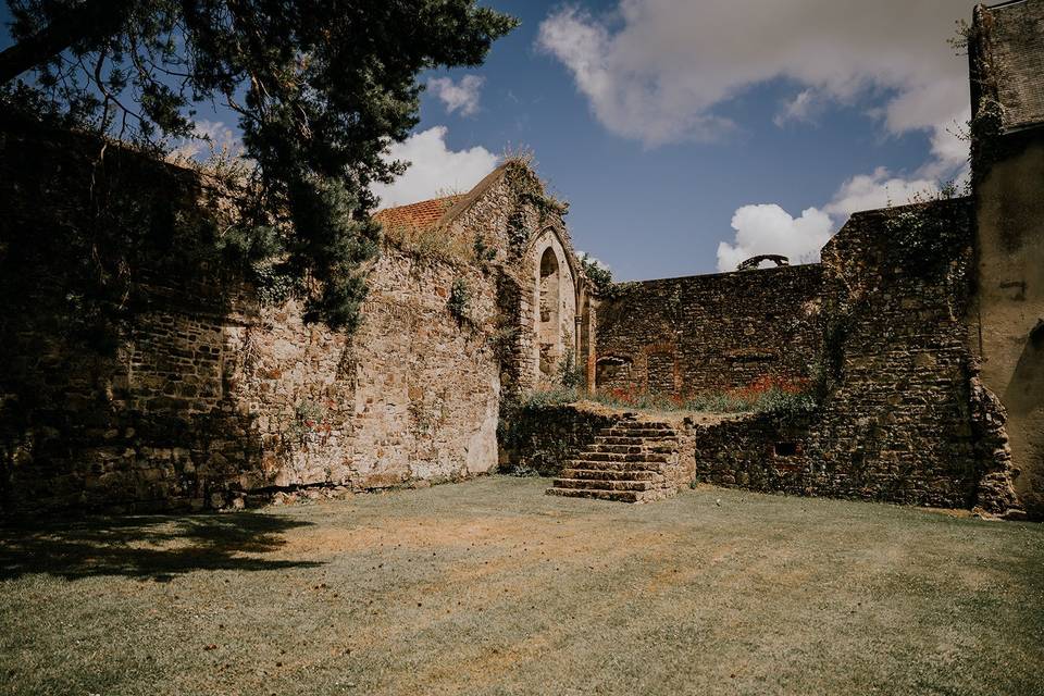 Les ruines de l’Eglise