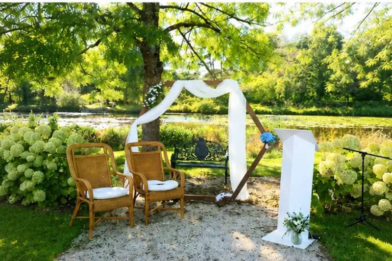 Arche fleurie + fauteuils