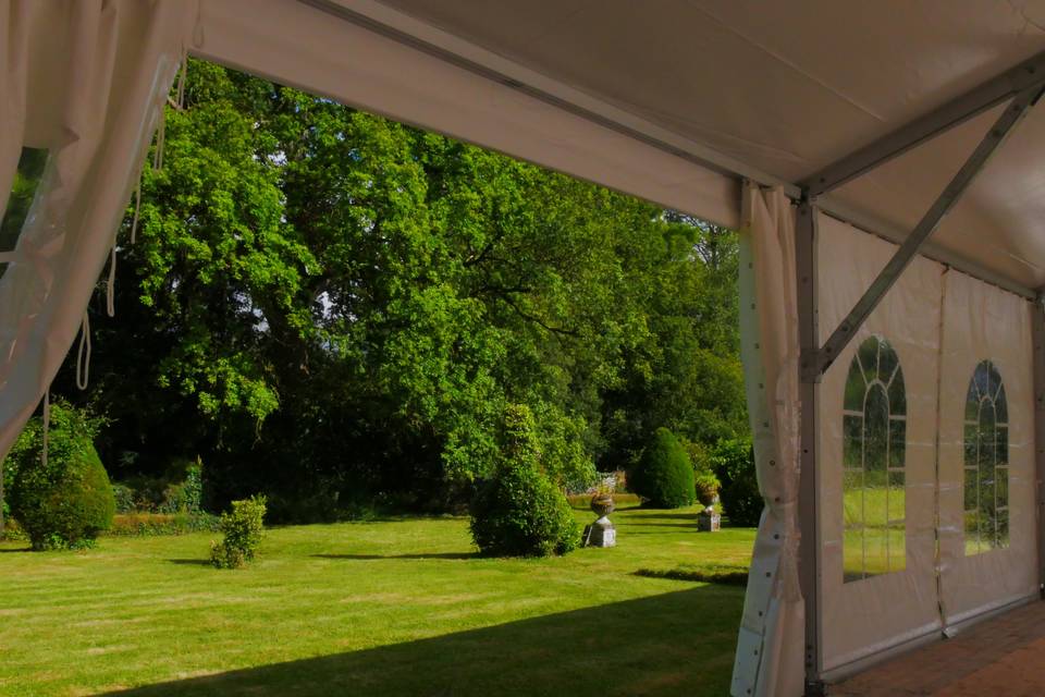 Vue du Jardin depuis la tente