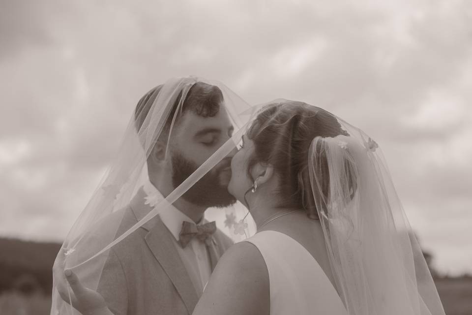 Un voile et un baiser