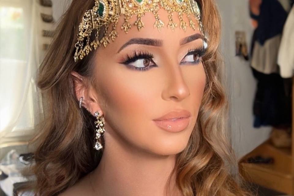 Oriental makeup