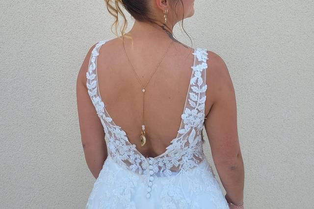 Chignon haut boucle retombante