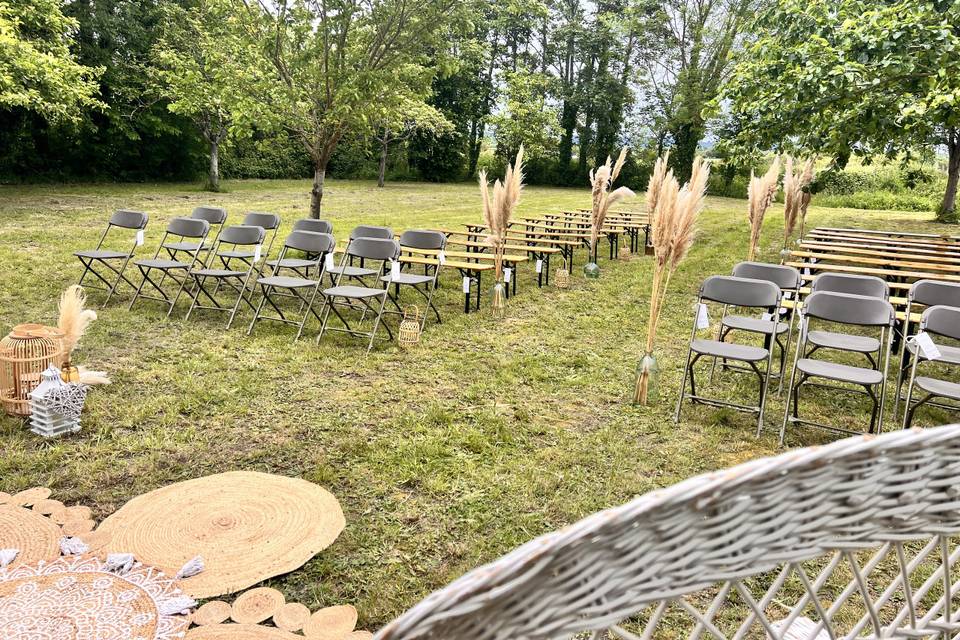 Mariage laïque sous les arbres