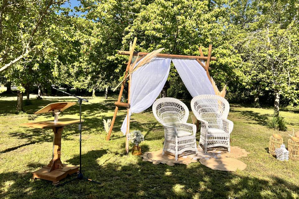 Mariage laïque dans le verger