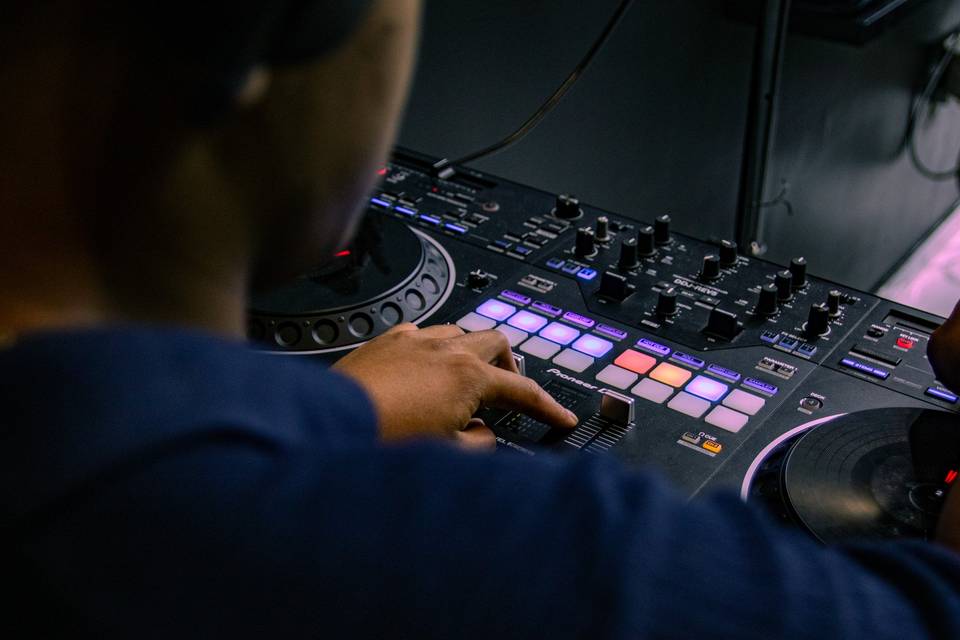 Deejay Bomss