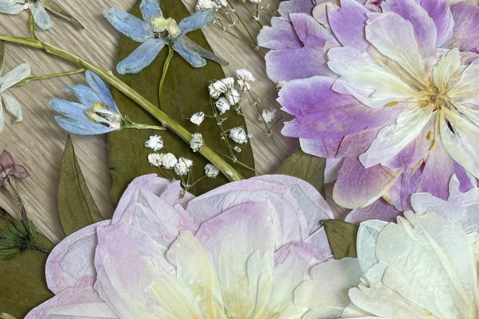 Cadre fleurs pressées mariage