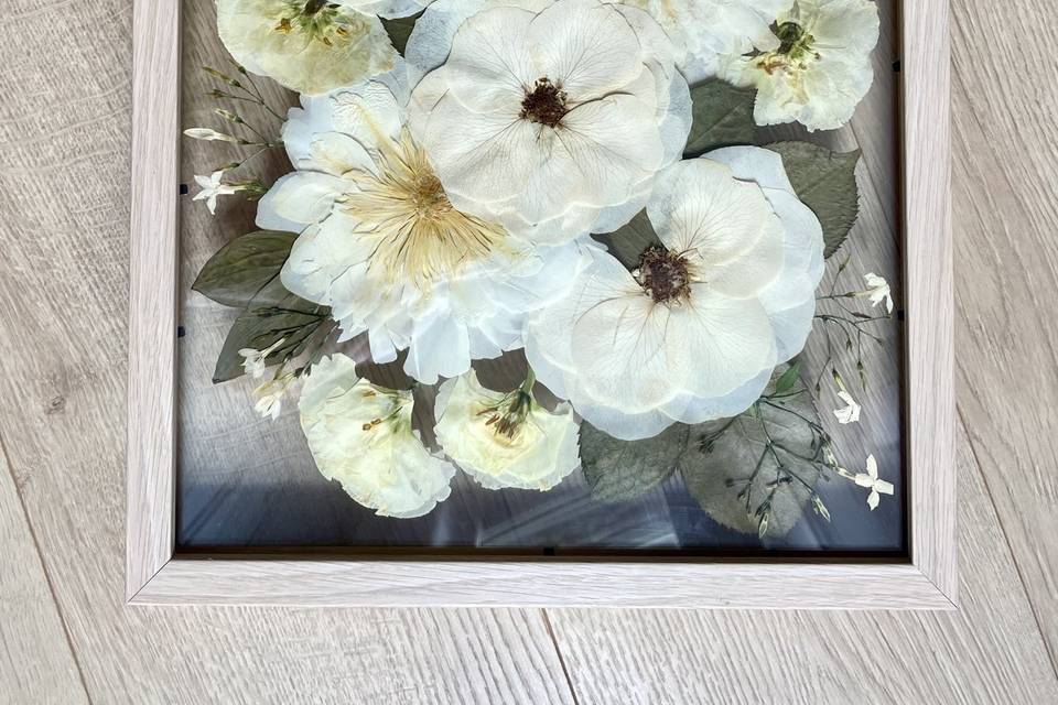 Cadre bouquet de mariée pressé