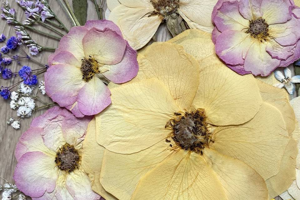 Cadre fleurs pressées mariage