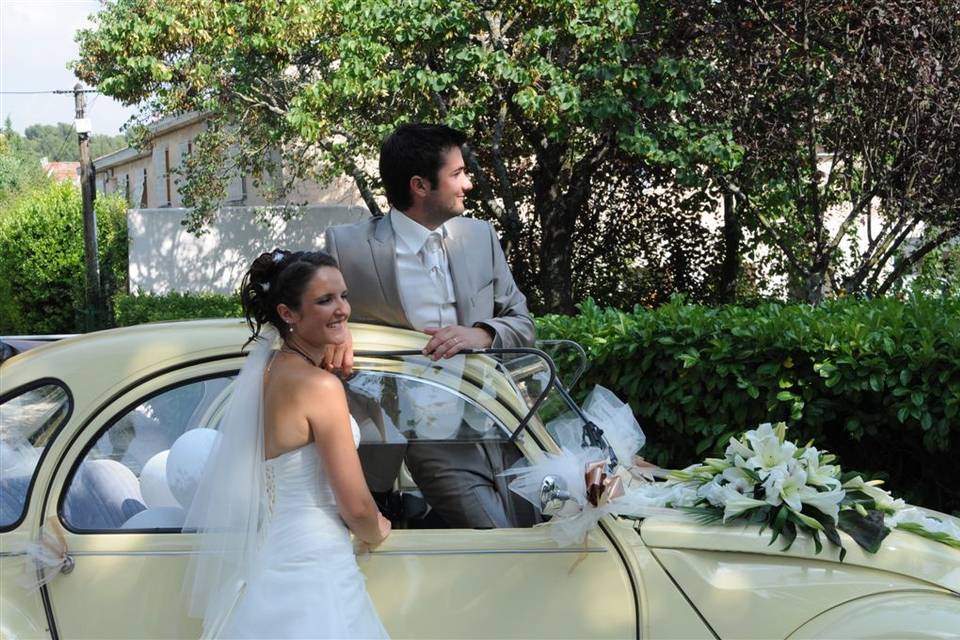 Joli mariage en 2CV