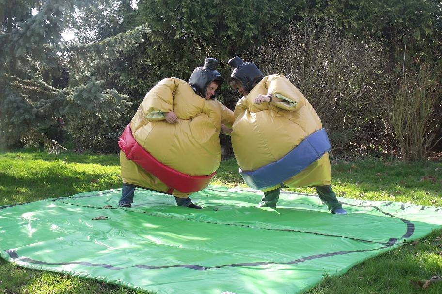 Jeu de sumo adolescents et adultes