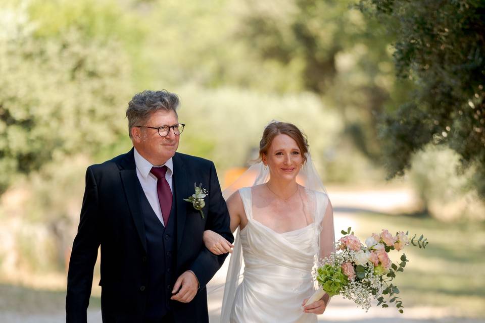 Mariée et son papa, cérémonie