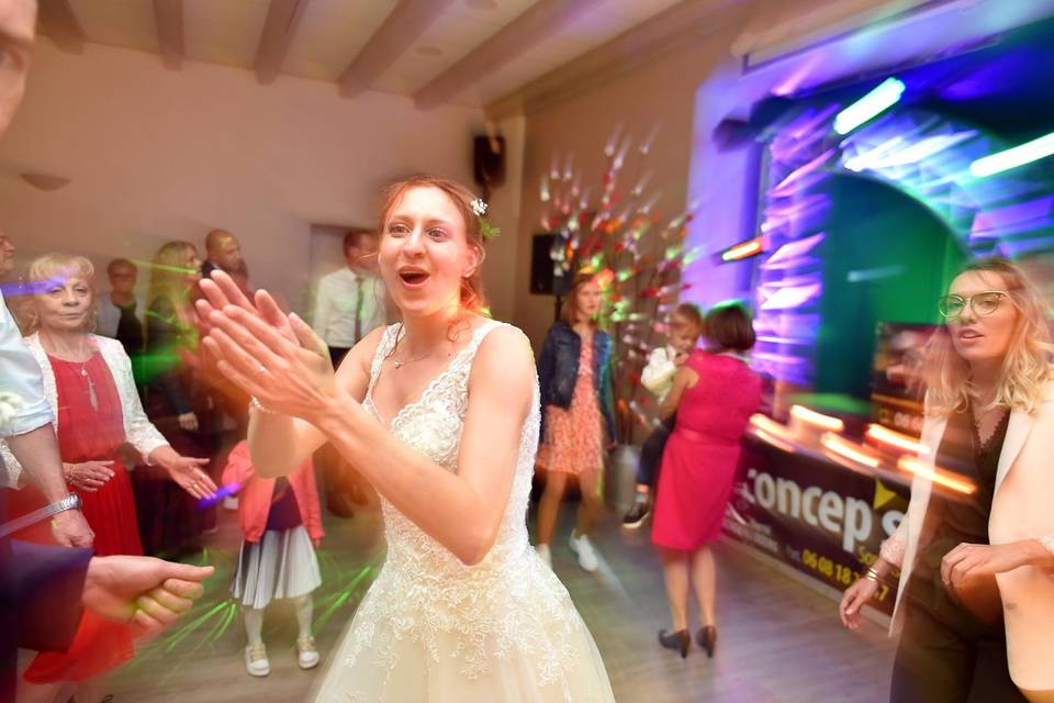 La mariée danse
