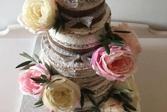 Nude cake
