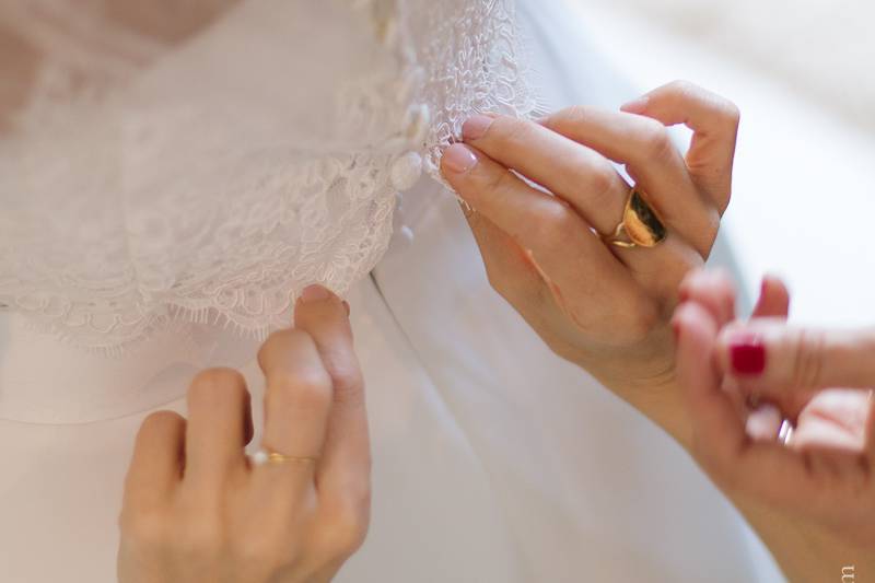 Gilet en dentelle, boutonné dos