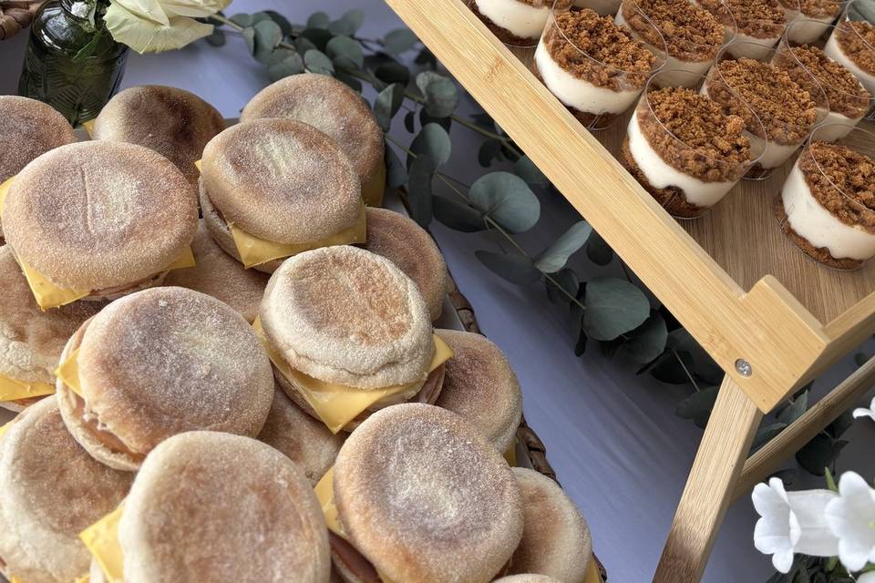 Tiramisu / egg muffin cheddar