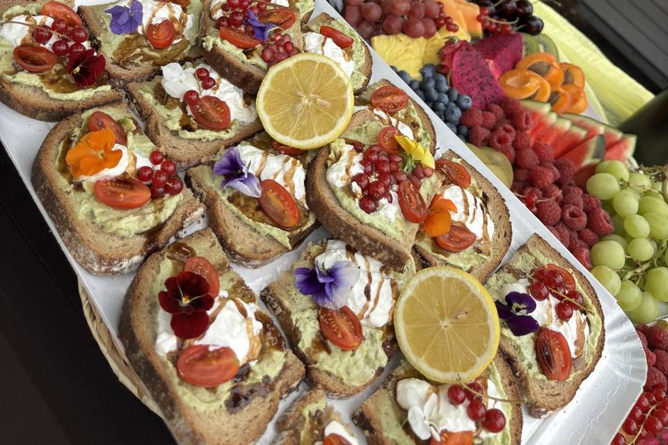 Egg muffin / fruits & avocado