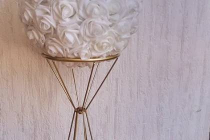 Support avec boule de fleurs