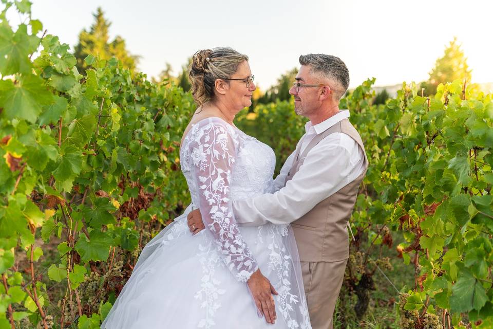 Séance couple dans les vignes