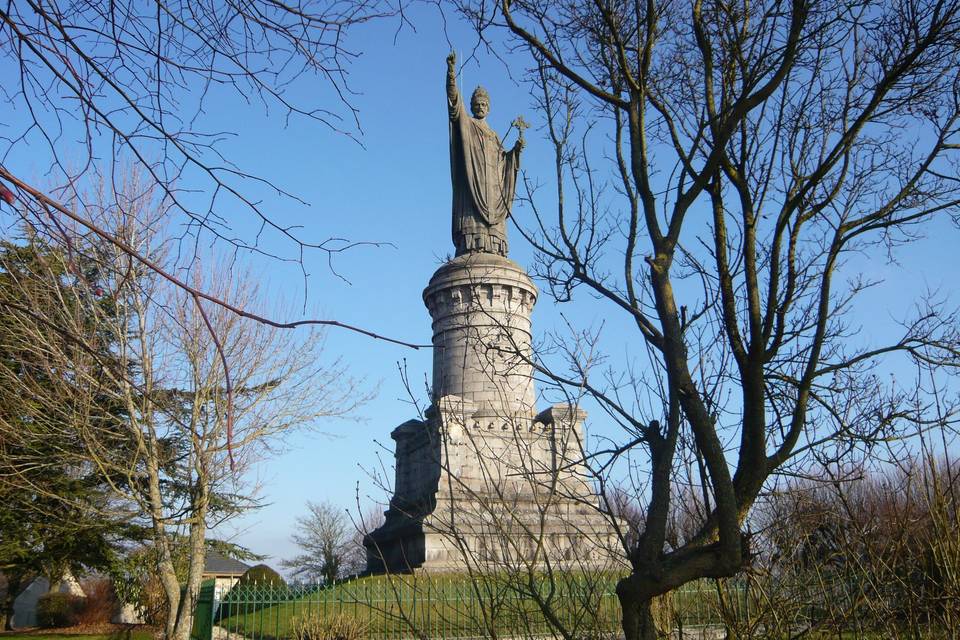 Statue Du Pape Urbain II