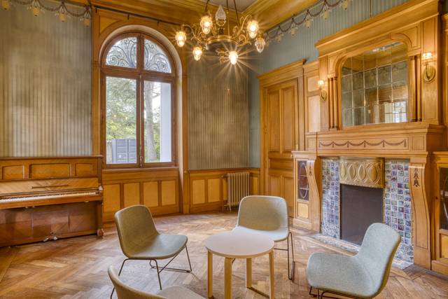 Petit Salon