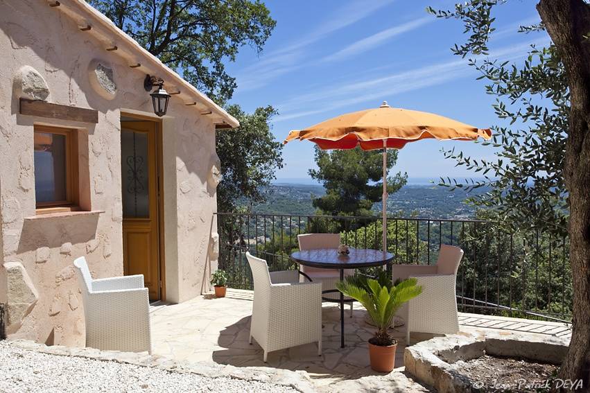 Terrasse bastidon des Bougainvilliers