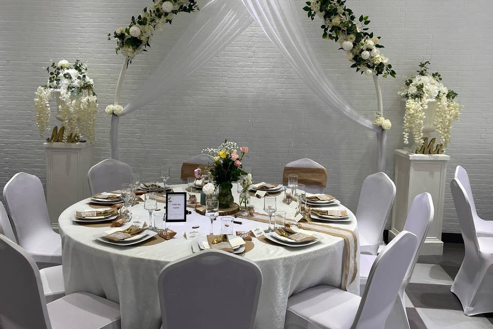 Petie salle deco table +arche