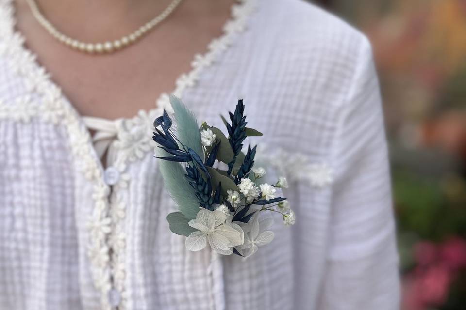 Boutonnière en fleurs séchées
