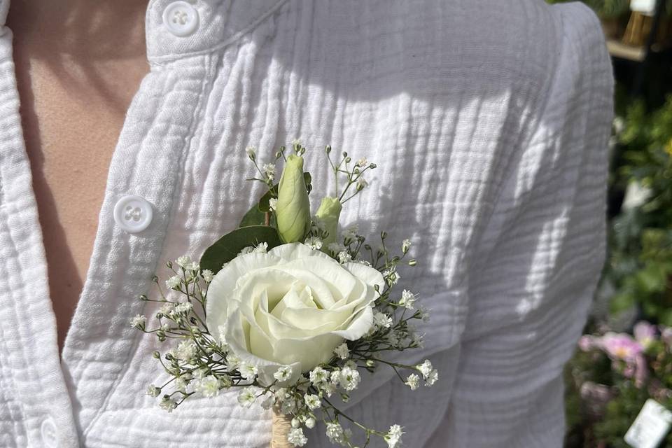 Boutonnière en fleurs fraiches